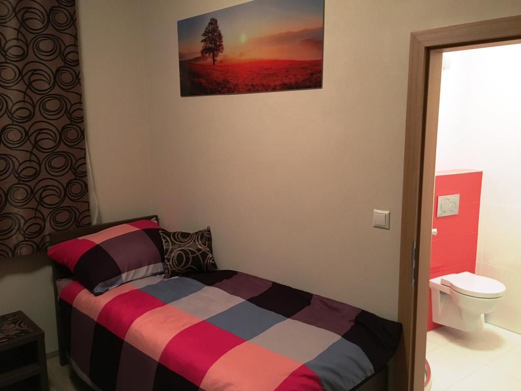 Pikolo - Izby Na Prenajom Hotel Nove Mesto nad Vahom Exterior photo
